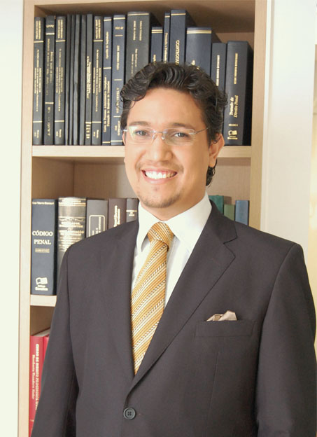 Dr. Carlos Oliveira