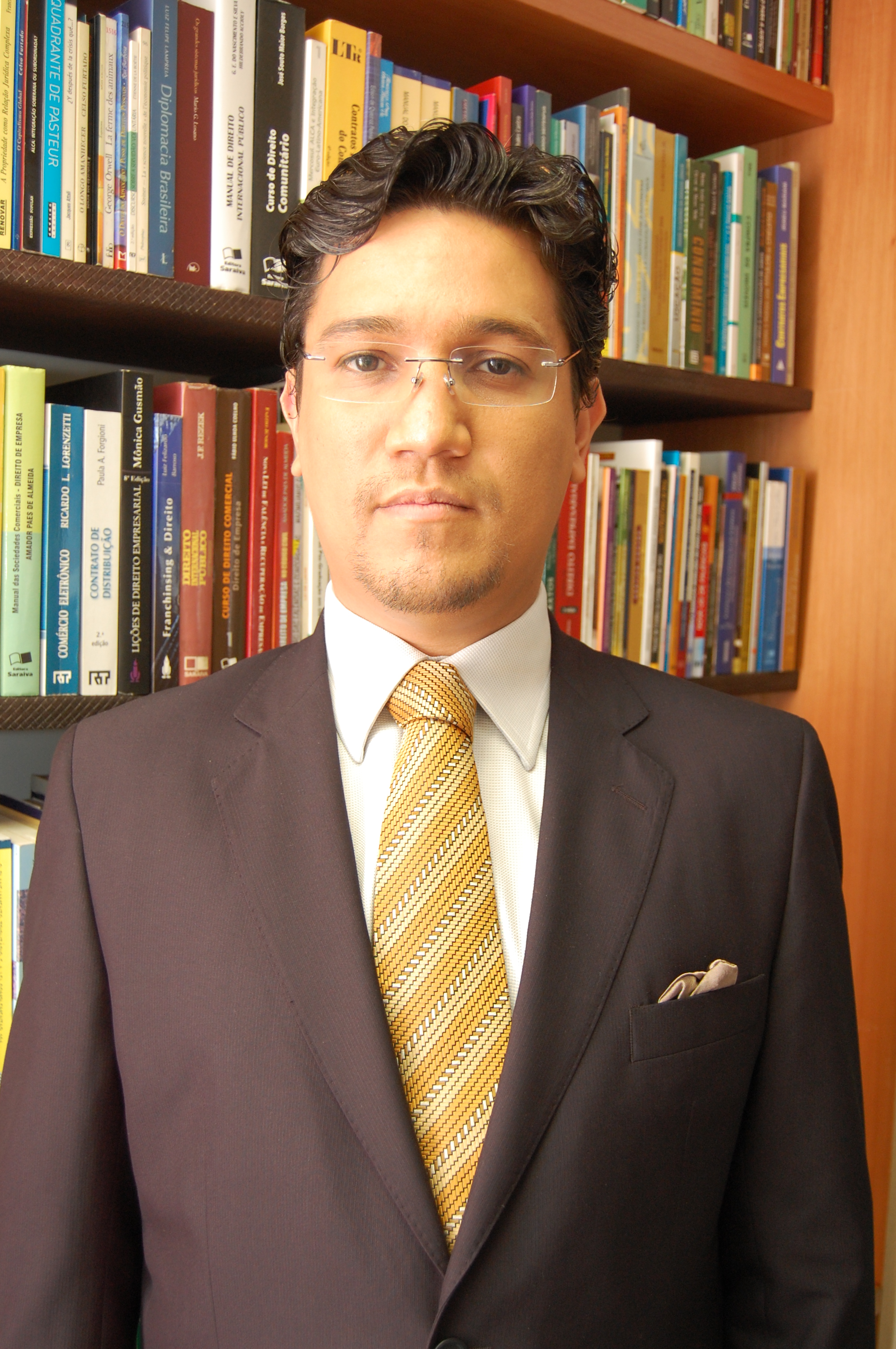 Dr. Carlos Fernando Lopes de Oliveira